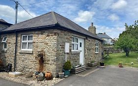 Cosy 1-Bedroom Cottage With Indoor Open Fireplace
